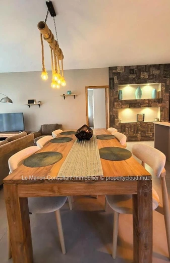 Villa moderne de 4 chambres en suite avec piscine privée- Morcellement sécurisé.