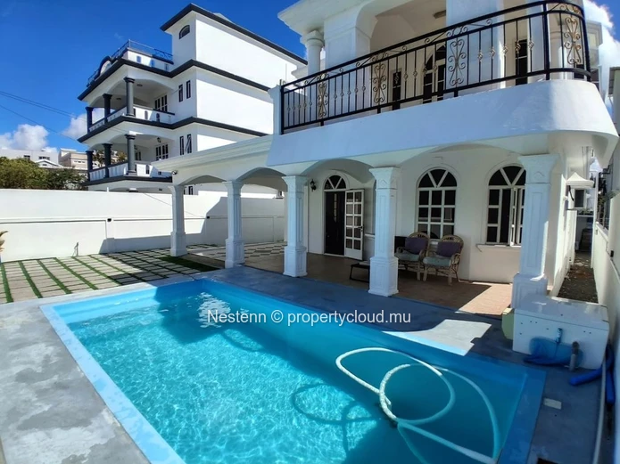 Péreybère – Ground Floor Apartment With Pool In A Sought-After Neighborhood
