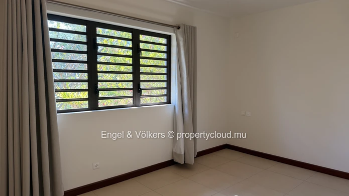 Spacious Villa with Pool in a Prestigious Gated Community near Black River