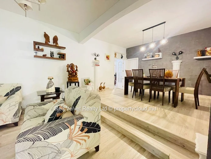 Charming House for Rent in Pointe aux Canonniers | Private Pool & Lush Garden