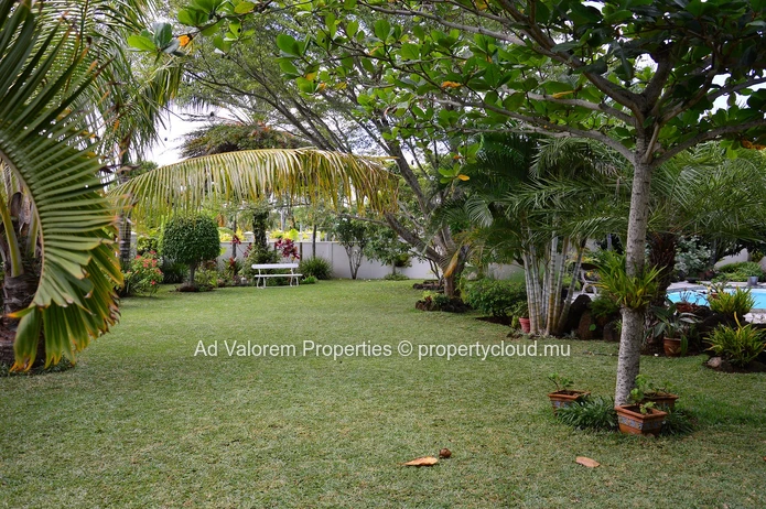 Maison et jardin bien entretenue dans une résidence sécurisée (Mandat exclusif)