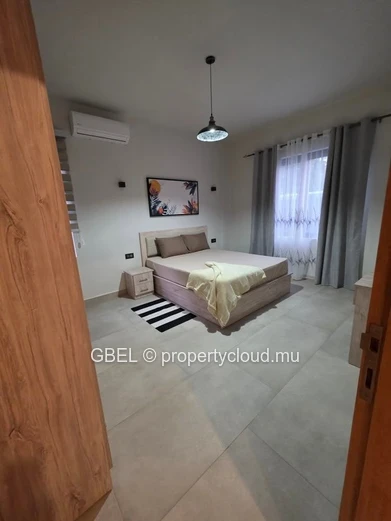 Villa moderne 4 ch, séjour ouvert et piscine à Albion