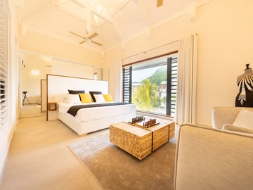 6 Bedroom Villa