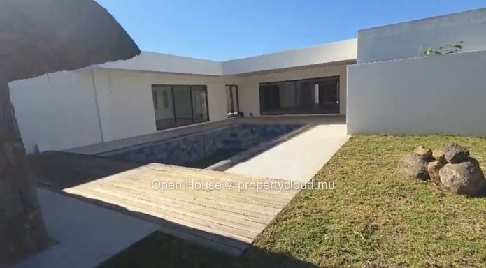 PDS villa for sale in Grand Baie - 435m² of living space - 4 bedrooms including 1 independent apartment - 855m² plot ...
