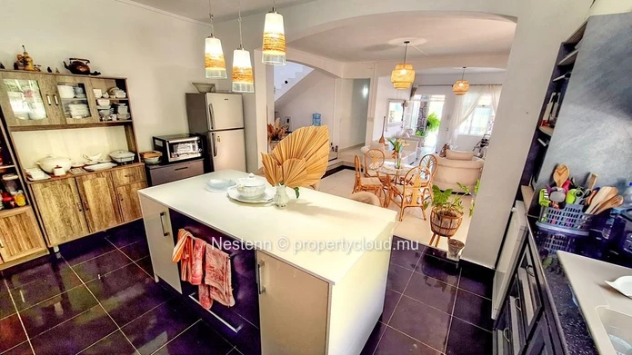 Charming 6 bedroom house with a swimming pool