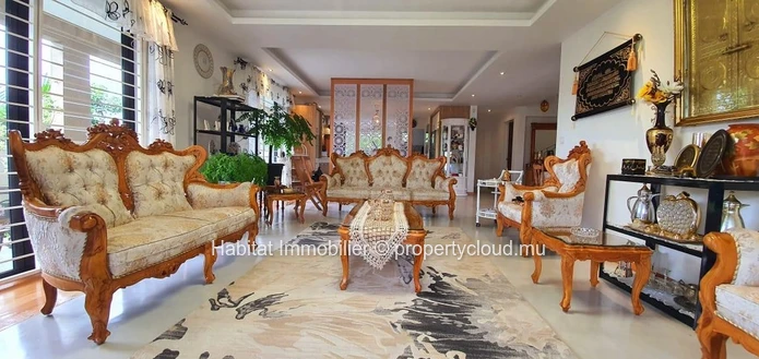 A VENDRE - Maison familiale meublée et équipée de 343 m2 sur un terrain de 133 toises située dans le morcellement rép...