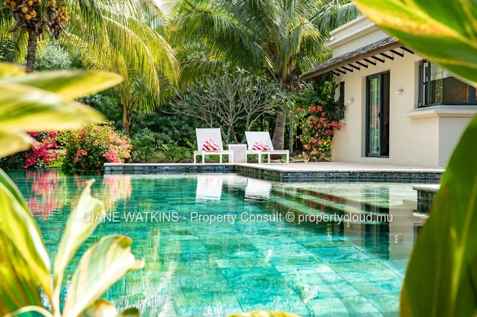 Élégante villa IRS de 4 chambres entourée de luxuriants jardins tropicaux à vendre à Rivière Noire