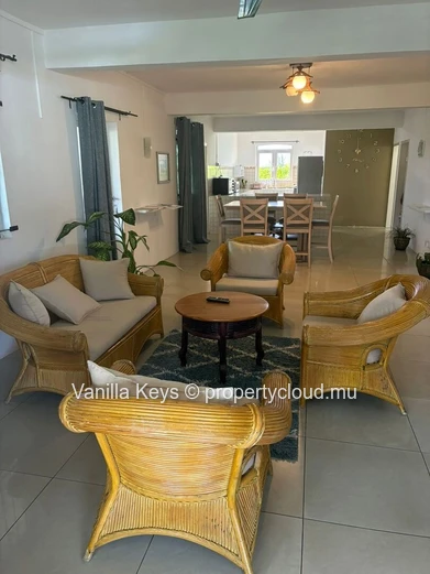 4-bedroom apartment with panoramic terraces Available for long-term rental