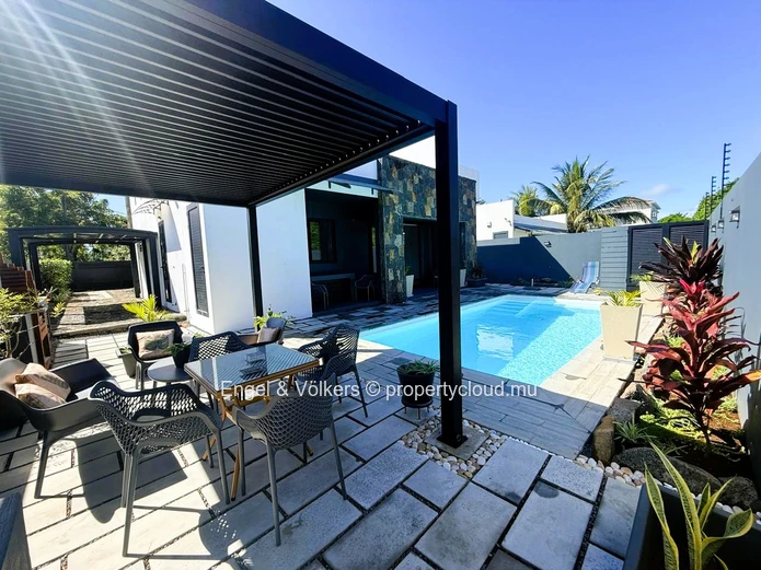 Luxury, Privacy and Comfort Villa in the Heart of Calodyne for Rent  Property Description