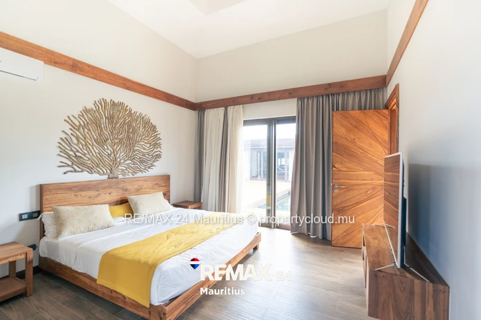 Superb contemporary 3-bedroom villa with private pool, landscaped garden and high ceilings.