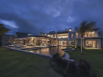 5 Bedroom Villa