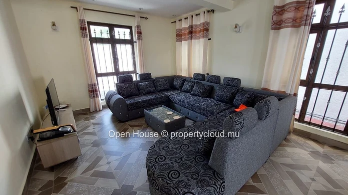 4-Bedroom Villa with Private Pool to Rent in Calodyne