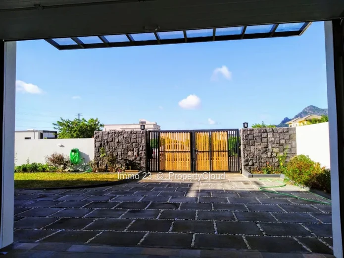 Maison / Villa - 5 chambres - Eb00e8ne - Ref. MA45488LO
