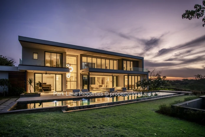 Villa Rempart | Villa Prestigieuse de 5 Chambres avec Piscine et Cadre Montagneux