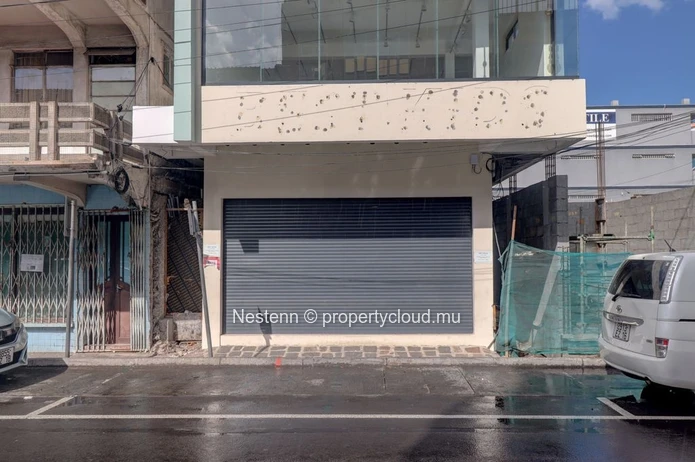 Investissez au cœur de Port-Louis: Bâtiment commercial moderne – Emplacement stratégique, prêts à exploiter