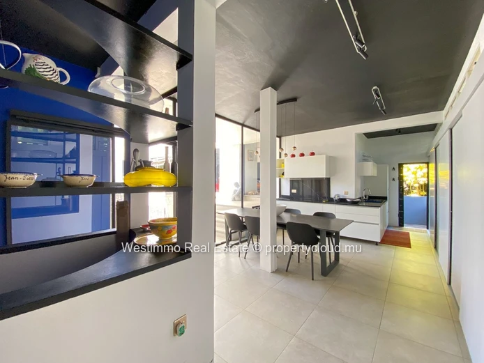 Exceptional 450 m² Riad-style architect-designed villa with swimming pool and sea view