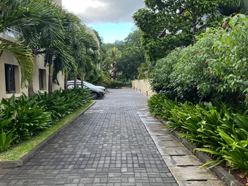 Beachfront Paradise: 2BR Apartment with Pool in Tamarin