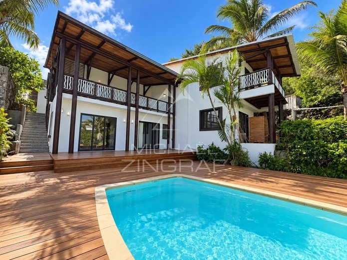 Villa élégante avec vues panoramiques sur la mer - Rivière Noire