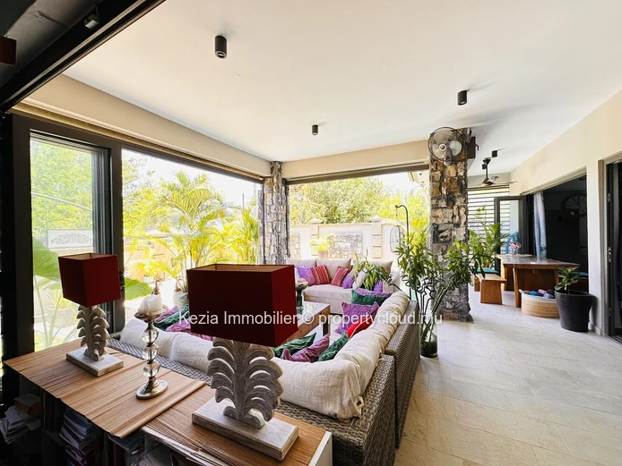 A Contemporary Villa Designed For Indoor-Outdoor Living
