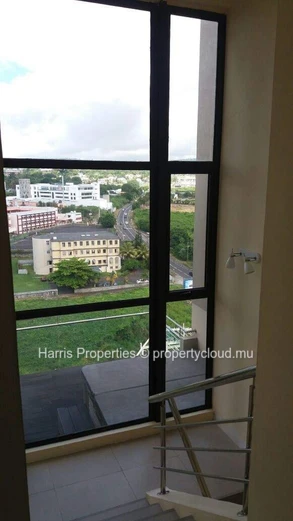 Élégant penthouse sur deux niveaux à vendre à Quatre Bornes