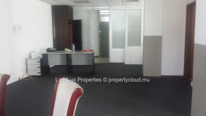 Espace bureau meublé à vendre à Quatre-Bornes