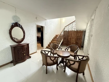 6 Bedroom House