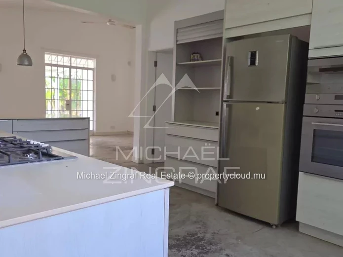 Family Home with Swimming Pool in Pointe aux Canonniers
