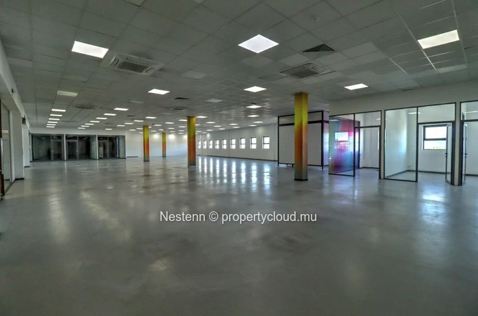 Modern offices in strategic location and excellent accessibility