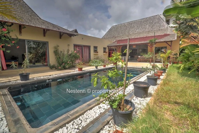 Elegant balinese-style villa on 675m² land
