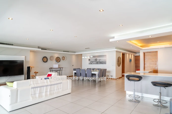 Penthouse meublé de 212 m² avec piscine à Pointe aux Biches