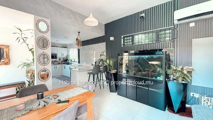 Charming house with inside outside living