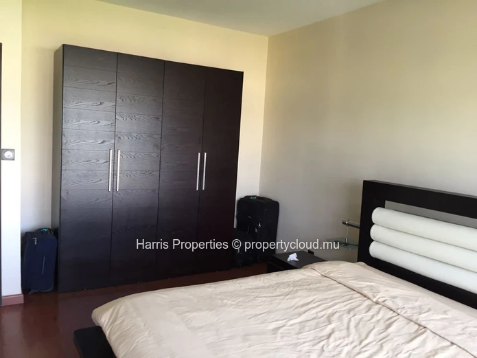 Élégant penthouse sur deux niveaux à vendre à Quatre Bornes