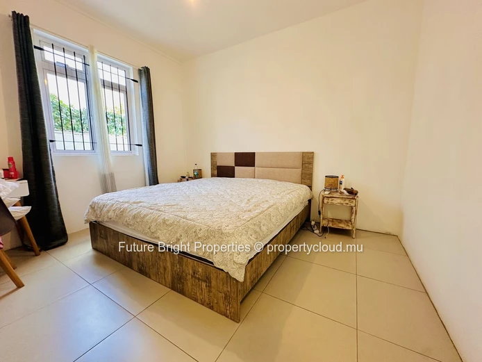 A Peaceful Ground-Floor Retreat Where Comfort Meets Simplicity