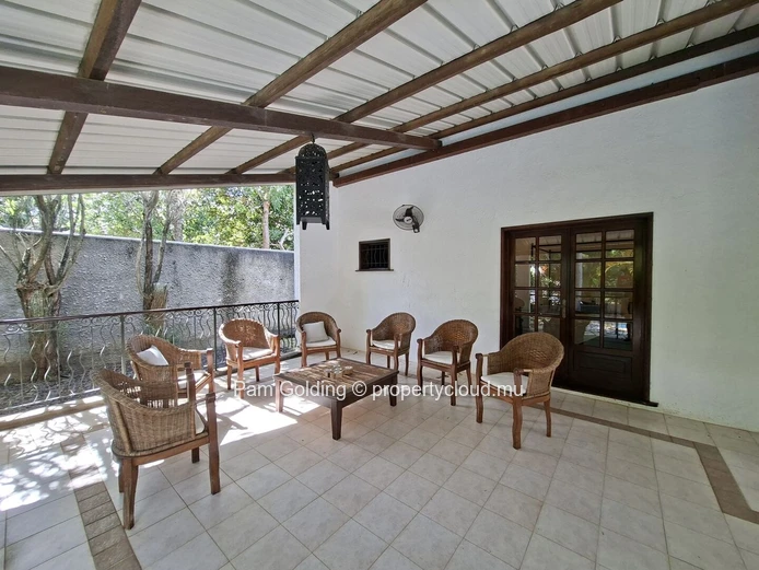 Spacious 300 m² Family Villa for Rent – Petit Village