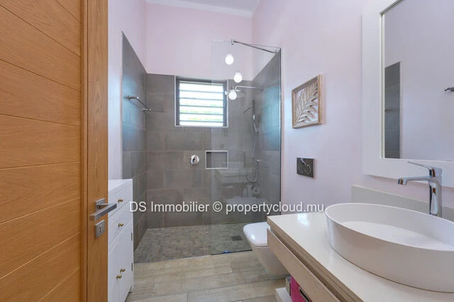 For Sale – 3-Bedroom Villa + Office – Unfurnished – Private Residence – Balaclava