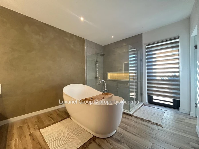 Bright Designer Standing Villa With Pool In Péreybère
