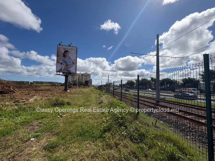 Prime 3670 m² Sodnac Land — Roadfront, Near Bus & Shops