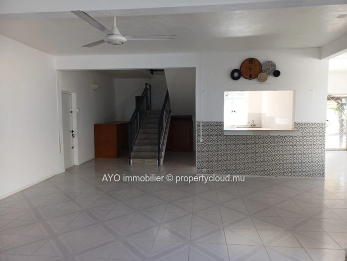 Maison non meublée de 4 chambres avec piscine à Pereybere