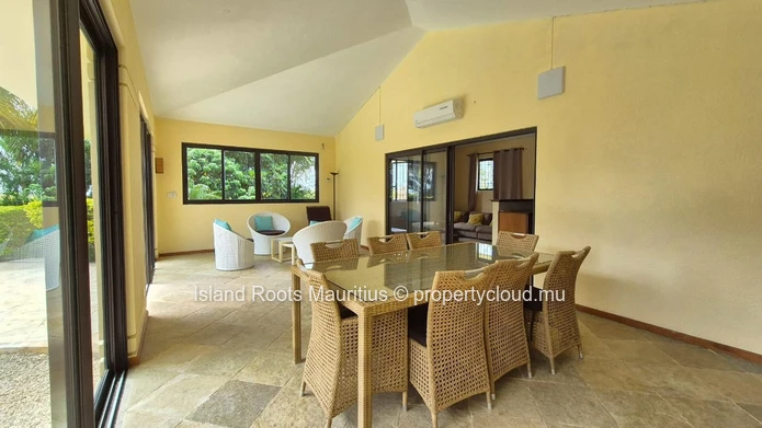 Beautiful 3-Bedroom Villa + Office (Convertible into a Bedroom) in Hillside, Belle Vue