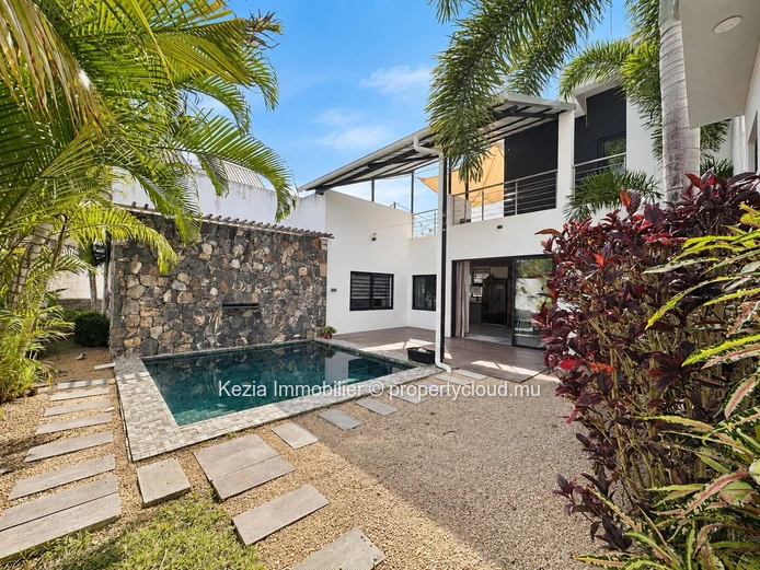 An Intimate Villa Just A Few Steps From The Beach