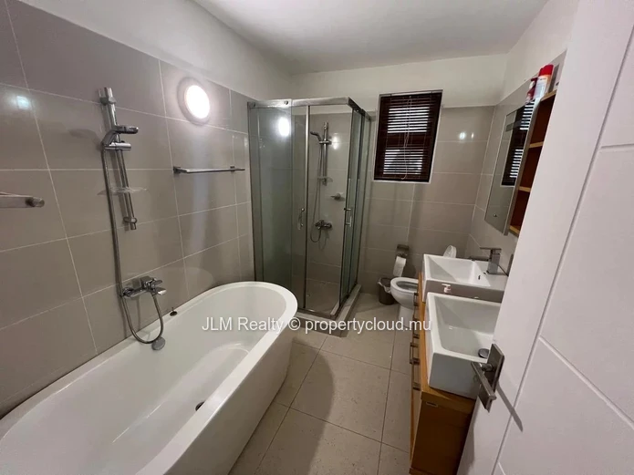 Appartement de 3 Chambres à deux minutes de la plage à Louer à Rivière Noire, Ile Maurice