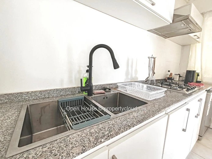 Appartement meublé à louer à Rivière Noire - Black River, 85m², 2 chambres, piscine commune, équipements de cuisine e...