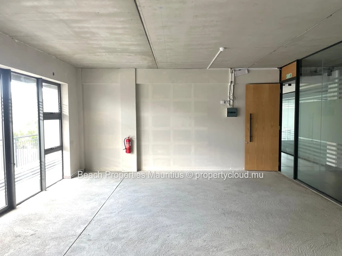 54 m² Core & Shell Office for Rent | Balcony, Mountain View, Tamarin