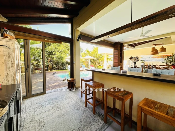 Contemporary Villa In A Secure Residence 
