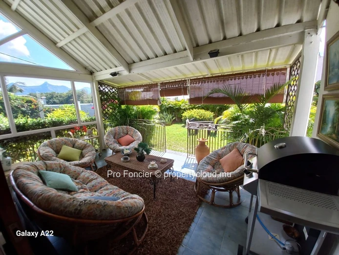 House for sale in Rose-Hill - Charming & Peaceful Setting