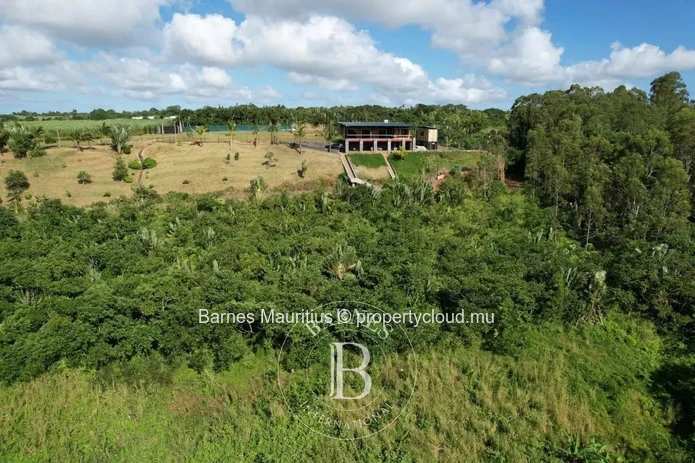 DEUX BRAS - Land area with 3 Chalets - 17000 m2