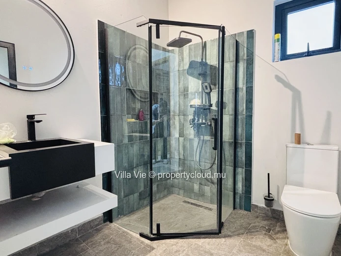 Péreybère - Charmant duplex de 4 chambres avec piscine et garage