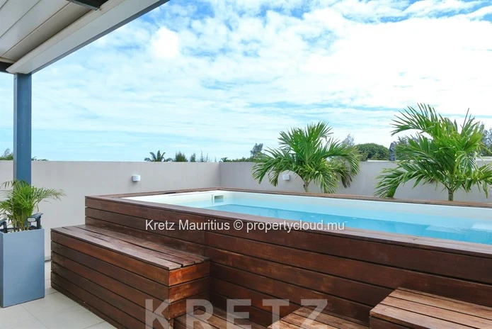 Exceptional Penthouse with Private Rooftop Pool in Pereybère (Sole Mandate)