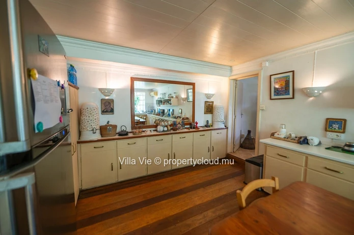 Péreybère - Charmante maison familiale avec studio et grand terrain tropical arboré