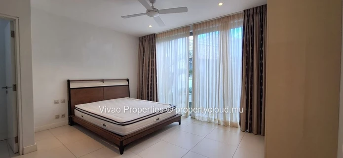 Villa IRS à vendre à Rivière Noire, 5 chambres, piscine privée, vue mer et montagne, proche commodités, amarrage pour...